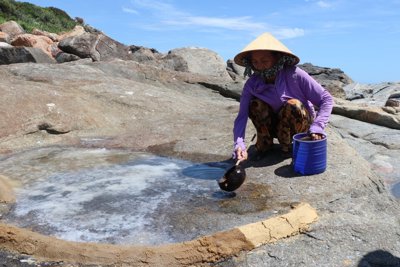 Vùng làm muối cổ xưa “có một không hai” ở Sa Huỳnh