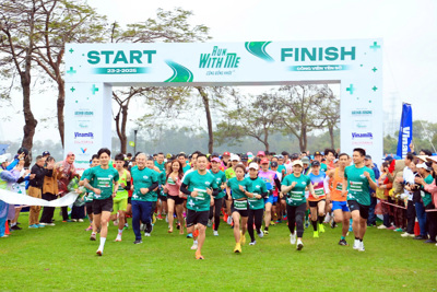 Hơn 1.000 người tham gia Giải chạy “Run with me - Cộng đồng khỏe”