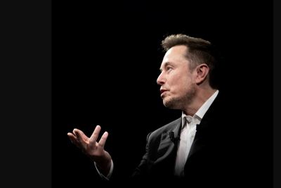 Tỷ phú Elon Musk cảnh báo Mỹ sẽ phá sản