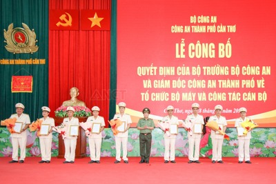 Công an Cần Thơ công bố quyết định giải thể công an cấp huyện