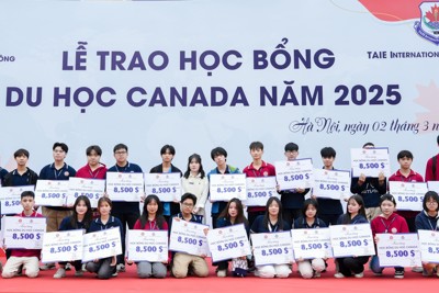 Trường THPT Hà Đông tổ chức trao học bổng du học Canada cho 178 học sinh