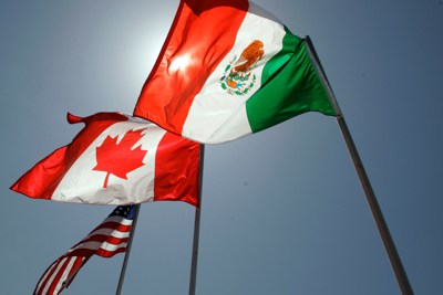 Ông Trump áp thuế lên Mexico và Canada, dự báo thị trường tài chính suy giảm