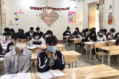 Huyện Mê Linh: Hơn 1.100 học sinh lớp 12 trở lại trường học