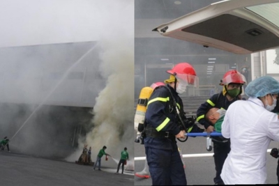 Cứu thoát 2 người mắc kẹt trong đám cháy giả định ở Khu công nghiệp Phú Nghĩa