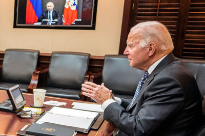 Họp với Tổng thống Mỹ, ông Putin cảnh báo "trừng phạt kinh tế mạnh mẽ" liên quan Ukraine