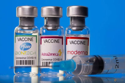 Tiêm trộn vaccine Pfizer, AstraZeneca với Moderna tạo miễn dịch cao hơn