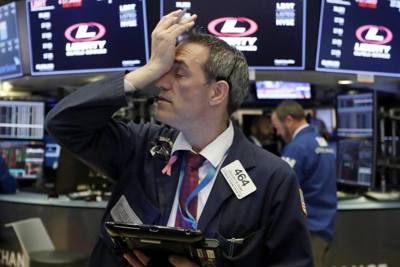Chứng khoán Mỹ lại bị bán tháo ồ ạt, Dow Jones “bốc hơi” gần 700 điểm