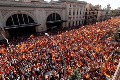Biểu tình rầm rộ ở Barcelona phản đối Catalonia tuyên bố độc lập
