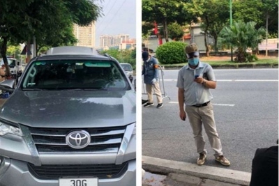Hà Nội: Phát hiện ô tô chở "chui" 6 người về quê