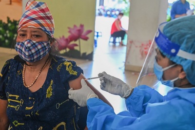 Quận Hoàn Kiếm: Người lao động tự do phấn khởi được tiêm vaccine Covid-19