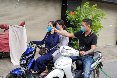 Hà Nội: Bắt đối tượng cướp giật điện thoại trên đường Phú Diễn