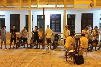 Nhóm 16 thanh niên đi xe máy gây náo loạn thị xã Sơn Tây