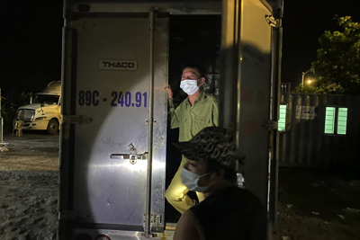 Hải Phòng: Lái xe giấu bố đẻ trong thùng xe nhằm trốn chốt kiểm soát