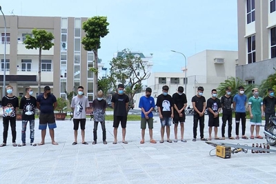Hà Nội: Bắt giữ 20 đối tượng thanh, thiếu niên mang dao phóng, bom xăng ra đường hỗn chiến