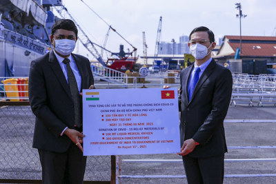 TP Hồ Chí Minh tiếp nhận 100 tấn oxy y tế lỏng và 300 máy tạo oxy do Ấn Độ trao tặng