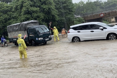 Vì sao Đại lộ Thăng Long ngập úng khi mưa lớn?