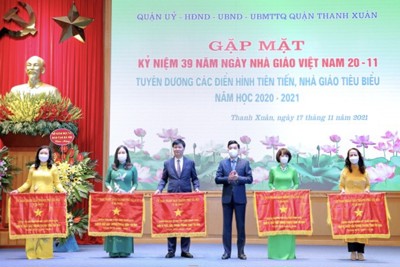 Quận Thanh Xuân: Tuyên dương các điển hình tiên tiến, nhà giáo tiêu biểu