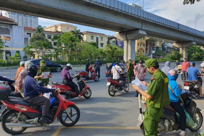 Công an Hà Nội thành lập 6 tổ công tác kiểm soát người ra đường không lý do trong nội thành