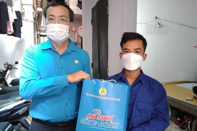Hà Nội: Gần 1.000 "Túi An sinh Công đoàn" đến với người lao động gặp khó khăn trong mùa dịch Covid-19