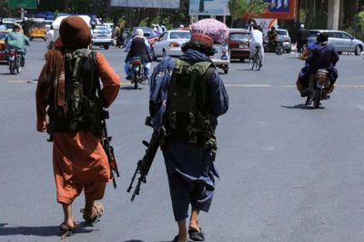 Bất lực chứng kiến Taliban thẳng tiến về thủ đô Afghanistan