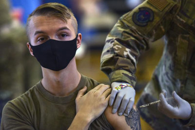 Bộ Quốc phòng Mỹ yêu cầu tất cả binh sĩ tiêm ngừa vaccine Covid-19