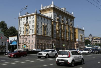 Căng thẳng về thị thực, Mỹ cảnh báo có thể dừng hoạt động Đại sứ quán tại Moscow