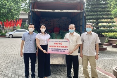 Quận Thanh Xuân: 200 suất quà hỗ trợ các hộ dân khó khăn do đại dịch