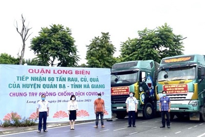 Quận Long Biên tiếp nhận 60 tấn, rau, củ quả do huyện Quản Bạ (Hà Giang) ủng hộ