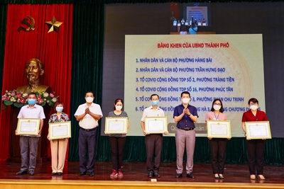 Quận Hoàn Kiếm: Thi đua đặc biệt "Toàn dân đoàn kết, chung sức thi đua phòng, chống và chiến thắng đại dịch Covid-19"