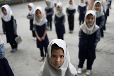 Afghanistan: Trẻ em gái được tới trường, vẫn chưa hết lo âu