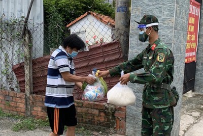TP Hồ Chí Minh: Kéo dài thời gian chi tiền hỗ trợ đợt 3 cho người dân gặp khó khăn