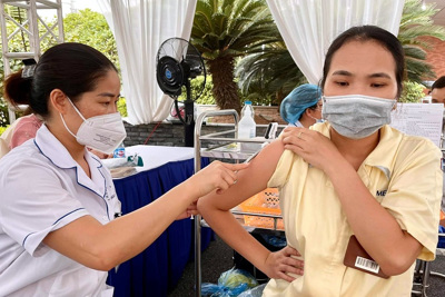 Huyện Thạch Thất tổ chức tiêm mũi 2 vaccine phòng Covid-19 cho người dân 13 xã, thị trấn