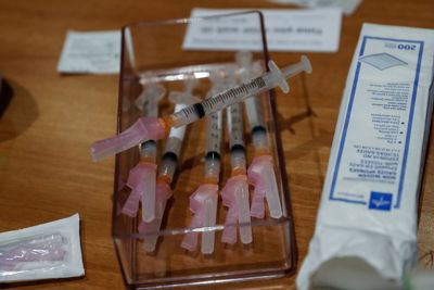 FDA Mỹ: Tiêm mũi 3 vaccine Moderna chưa cần thiết