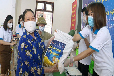 Hà Đông: Hơn 1.000 người dân được hỗ trợ nhu yếu phẩm từ ''Siêu thị mini 0 đồng''
