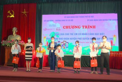 Hà Nội tặng quà Tết Trung thu cho 2.181 trẻ em có hoàn cảnh đặc biệt