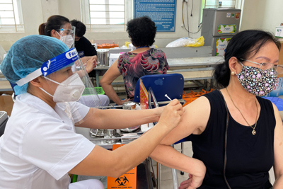 Hà Đông: Gần 99% người dân từ 18 tuổi trở lên được tiêm vaccine phòng Covid-19