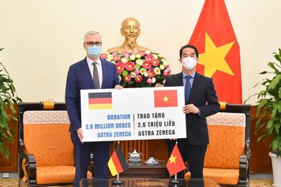 Việt Nam tiếp nhận 2,6 triệu liều vaccine phòng Covid-19 từ Chính phủ Đức