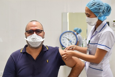 "Tiêm vaccine cho người nước ngoài ở Việt Nam là một phần trong tiến trình đạt miễn dịch cộng đồng"