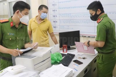 TP Hồ Chí Minh: Bắt một cán bộ ở quận 6 móc nối tiêm vaccine Covid-19 để trục lợi