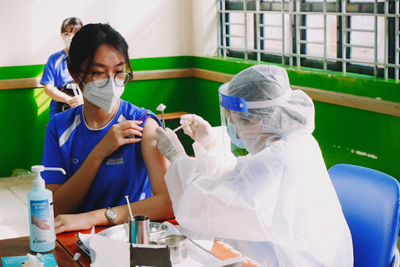 TP Hồ Chí Minh: Nhiều quận, huyện hoàn thành sớm tiêm mũi 1 vaccine ngừa Covid-19 cho học sinh