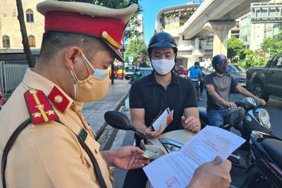 Hà Nội: Hơn 900 trường hợp vi phạm phòng chống dịch, nhiều người không có giấy đi đường