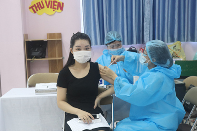 Tiêm 2 mũi vaccine vẫn có thể nhiễm Covid-19 và lây cho người khác: Không nên chủ quan