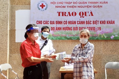 Quận Thanh Xuân: Ấm lòng 235 suất quà chuyển tới các gia đình có hoàn cảnh đặc biệt khó khăn