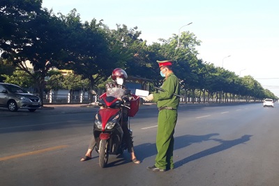 Nghệ An: TP Vinh những ngày giữa tâm dịch Covid-19 “ai ở đâu ở yên đó”