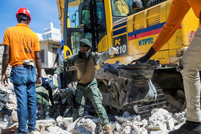 Số người chết trong trận động đất kinh hoàng ở Haiti lên hơn 1.200