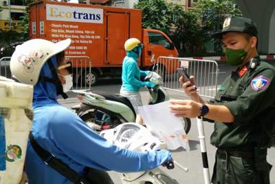 Hà Nội: Xử lý hơn 900 trường hợp vi phạm phòng chống dịch, công an điều tra vụ 18 giấy đi đường “khống”