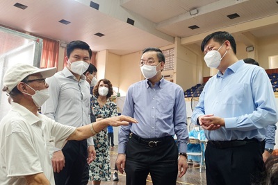 Bộ trưởng Bộ Y tế Nguyễn Thành Long: Hai mũi giáp công tiêm vaccine và xét nghiệm Covid-19 của Hà Nội rất đúng đắn