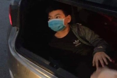 Hà Nội: Phát hiện lái xe giấu cháu bé sau cốp xe ô tô để qua chốt kiểm dịch Covid-19