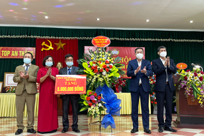 Phó Chủ tịch Thường trực UBND TP Hà Nội Lê Hồng Sơn dự ngày Hội Đoàn kết tại Tổ dân phố An Thắng (Hà Đông)