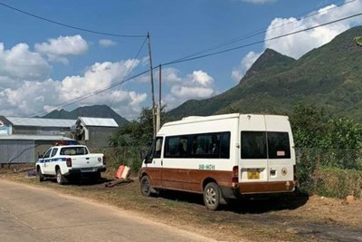 Tai nạn giao thông mới nhất hôm nay (22/11): Văng khỏi xe đưa đón, 4 học sinh ở Sơn La thương vong